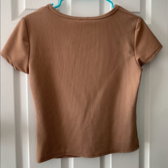 3/$12 Ribbed keyhole top - Picture 2 of 3